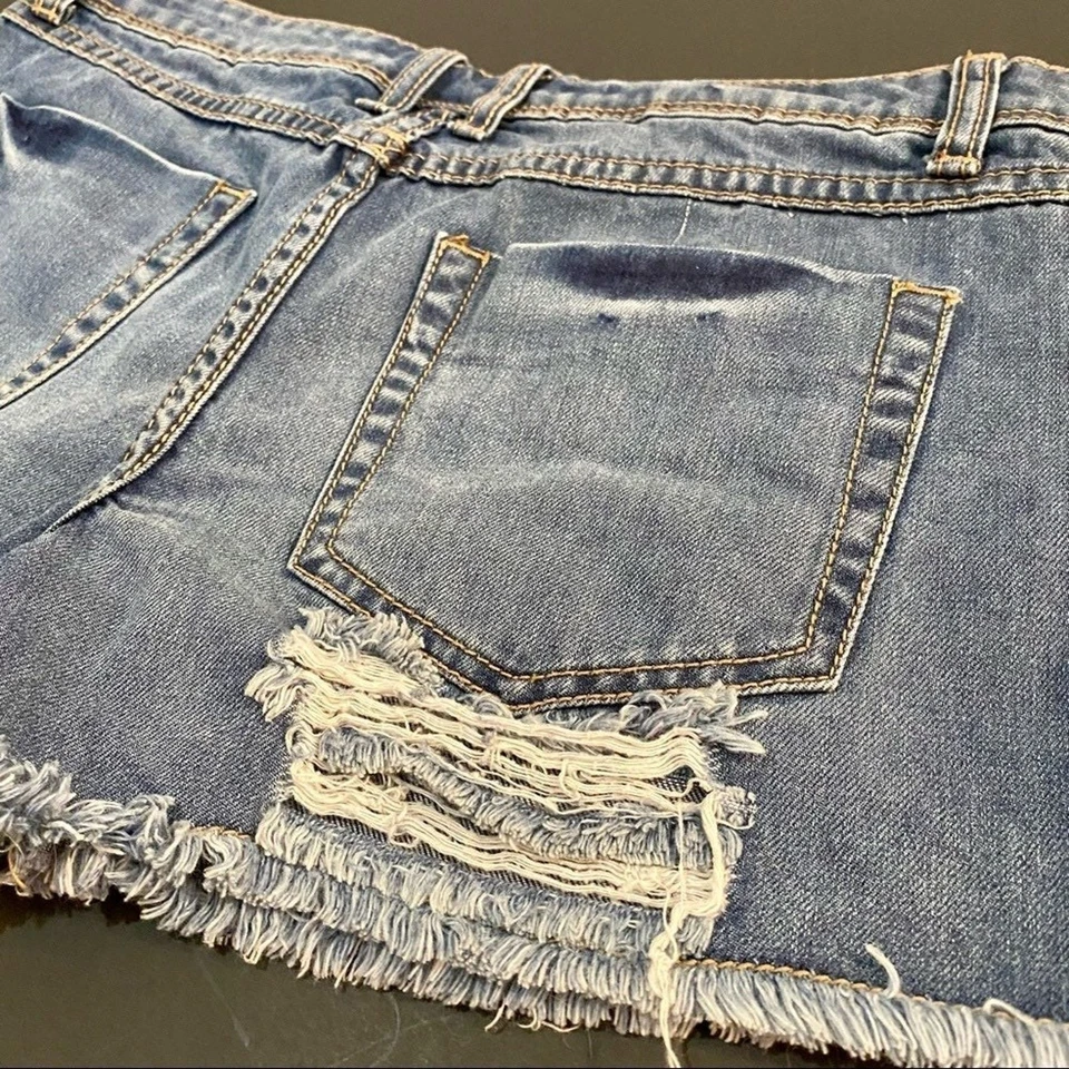 Шорты короткие с разорванной заниженной талией Romeo & Juliet с карманами в стиле бохо - Изображение 4 из 4