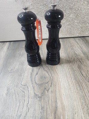 Le Creuset Classic Salt & Pepper Mills, BLACK,  Set of 2
