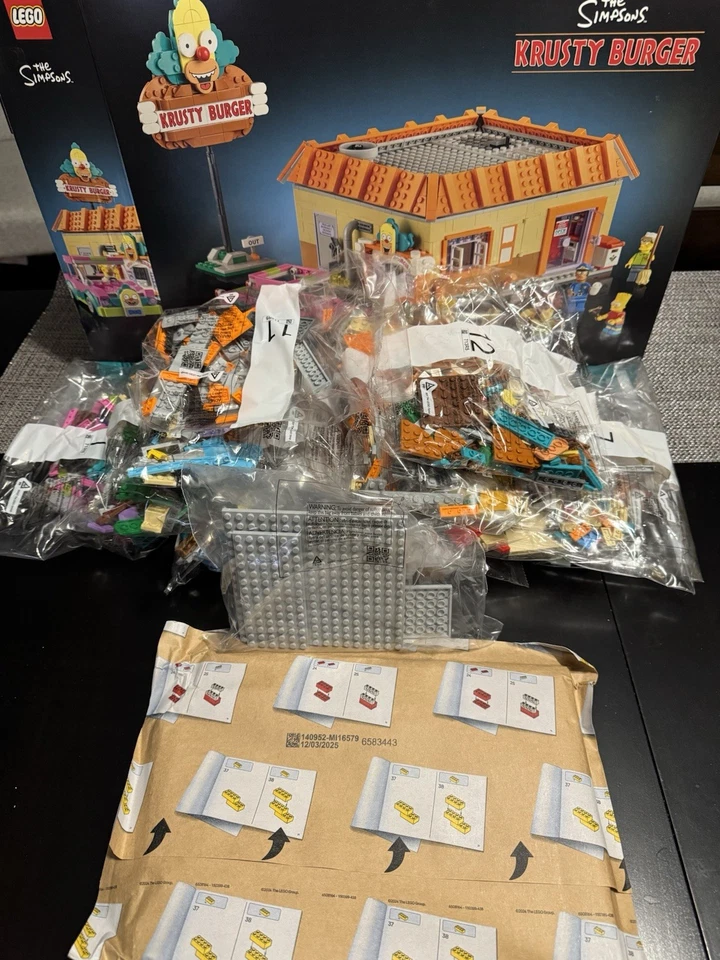 LEGO 10352 Krusty Burger – Build Only (NO Minifigures Included) Simpsons Icons - Image 3 of 4