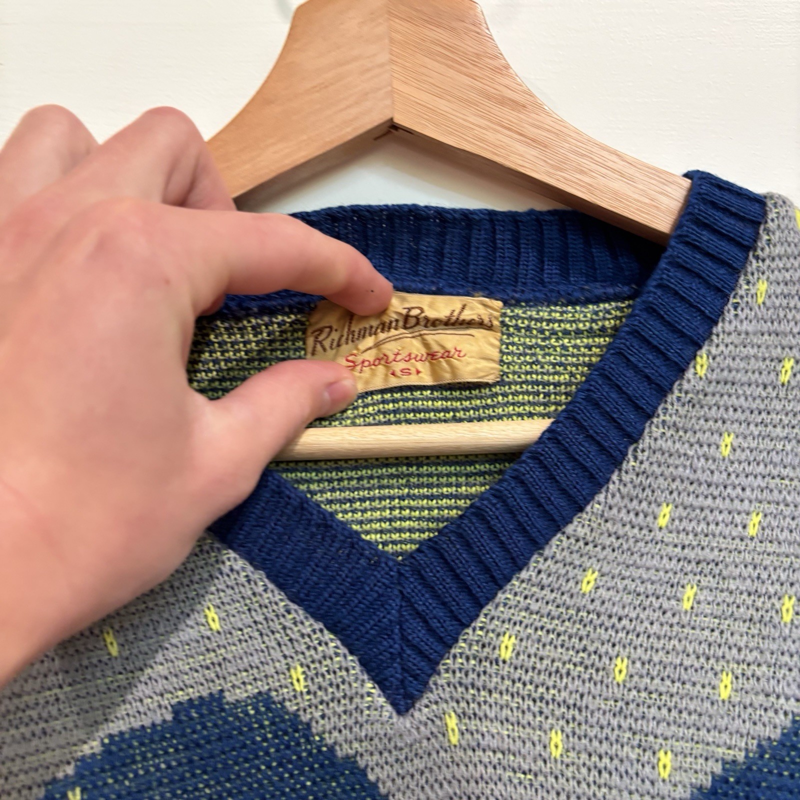 Vintage 40’s Novelty Animal Print Eagle Sweater Birdseye Ski Colors Small Rare