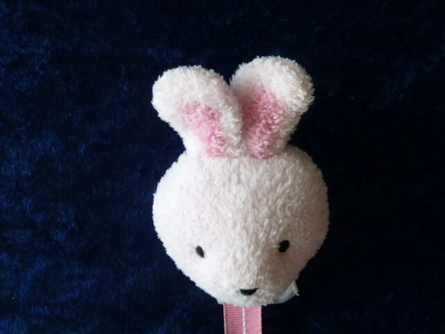 Clip chupete de felpa de peluche Carters Pink Bunny Rabbit  Foto 2 de 2
