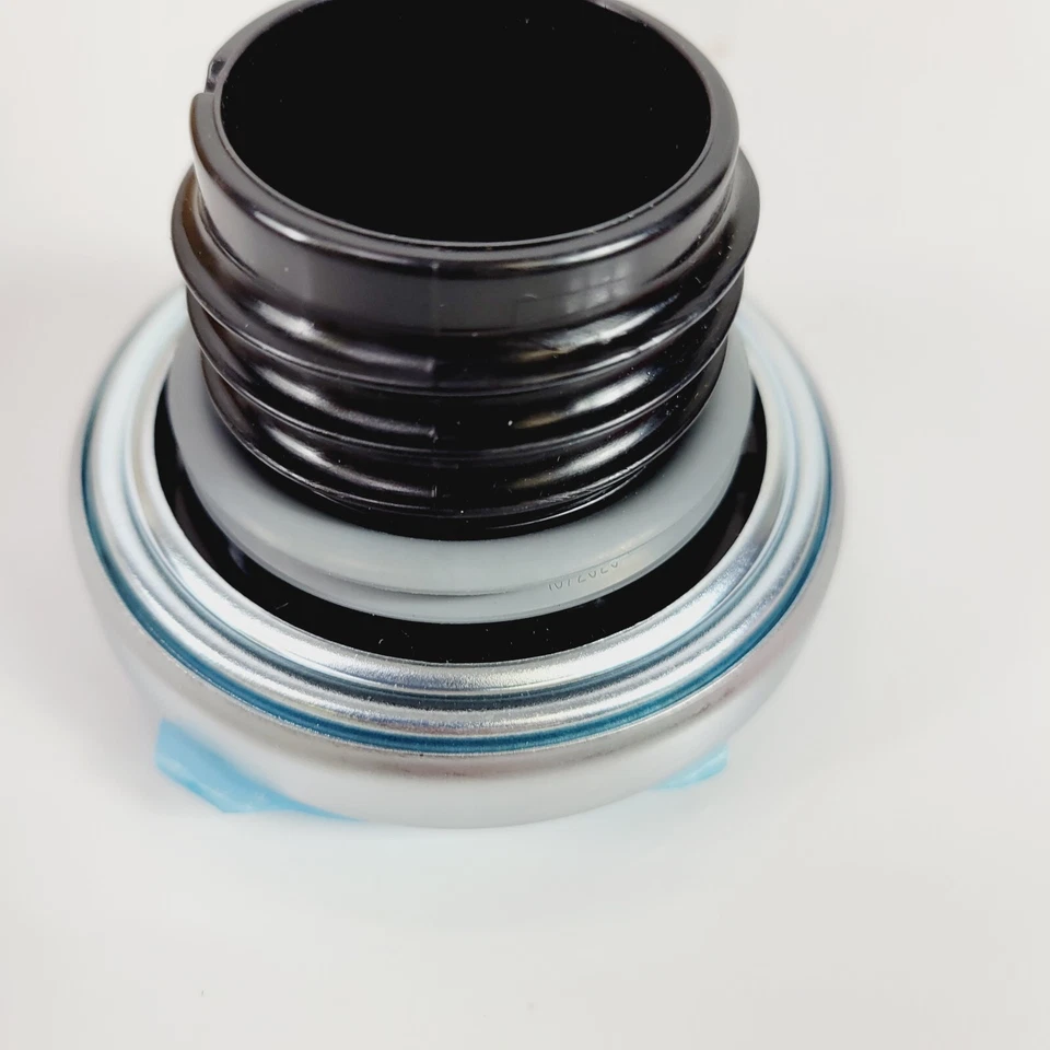 Depósito de combustible Harley-Davidson Sportster relleno de rosca derecha satinado 61289-07D OEM Foto 4 de 4