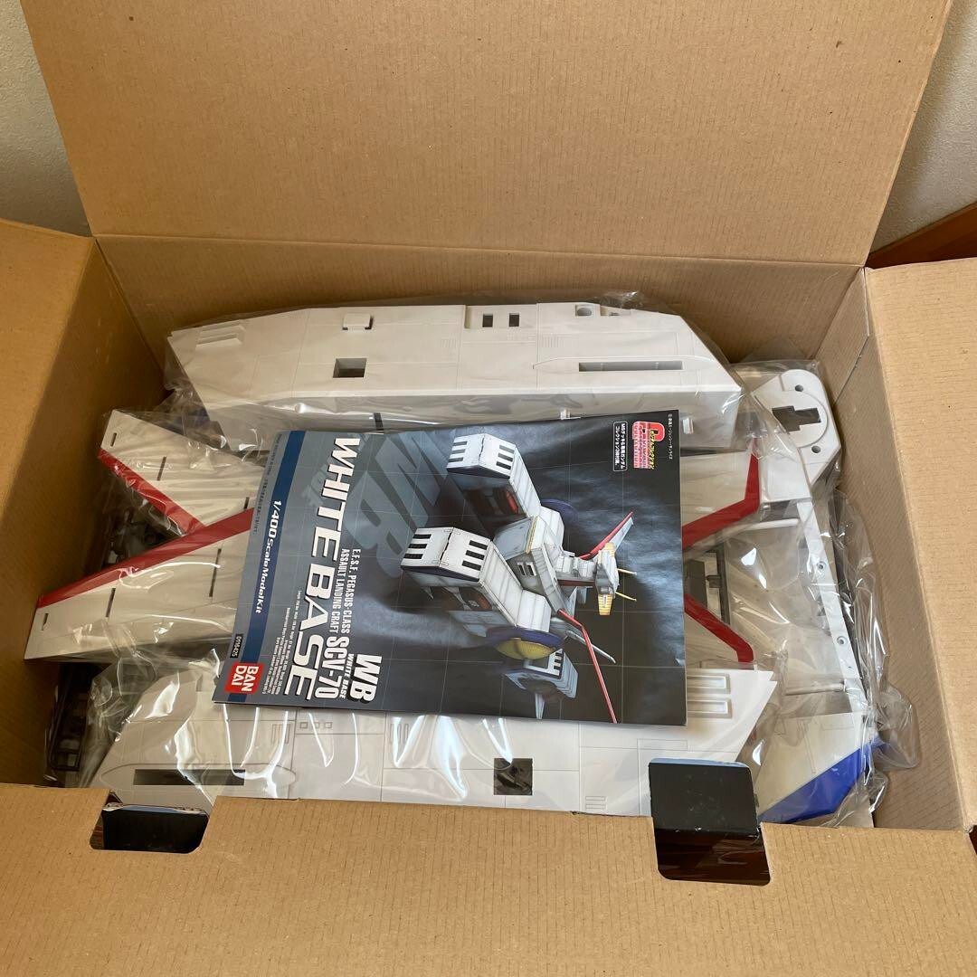 Bandai White Base 1/400 Scale Model Kit Gundam Collection SCV-70