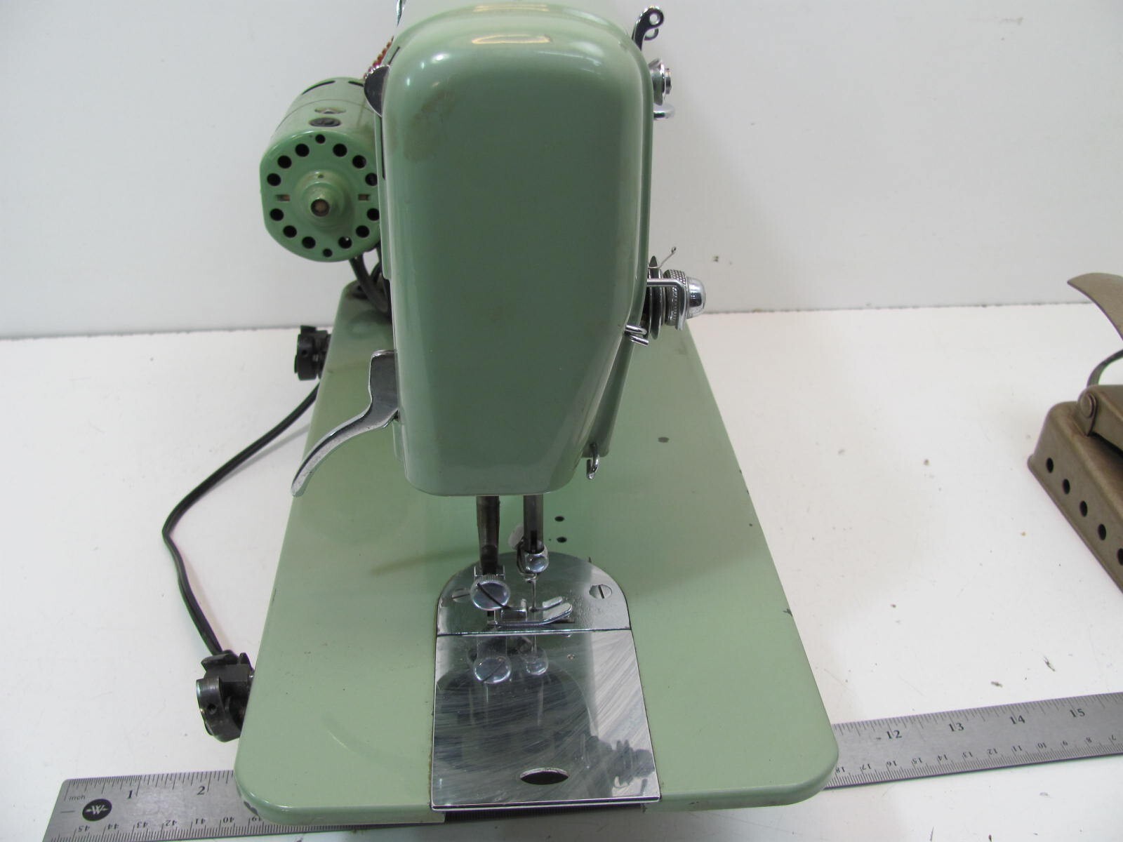 VINTAGE ADLER SEWING MACHINE 152 R123 GREEN RUNS eBay