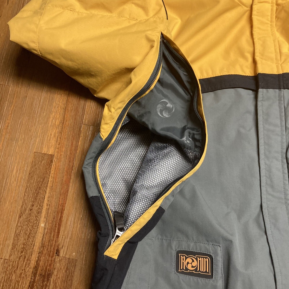 BURTON　RONIN スノーボードジャケット What is the Burton Ronin collection? | Burton Snowboards