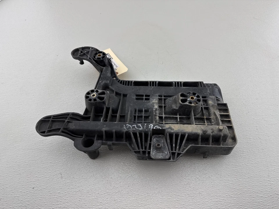 Bandeja de batería Volkswagen Jetta Sportwagen 2010-2014 1KM915333 OEM Foto 2 de 4