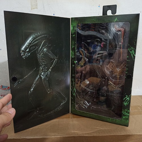 NECA Alien Big Chap Alien Figure Big Chap Alien Predator 40th Anniversary Egg Fa - Foto 2 di 16
