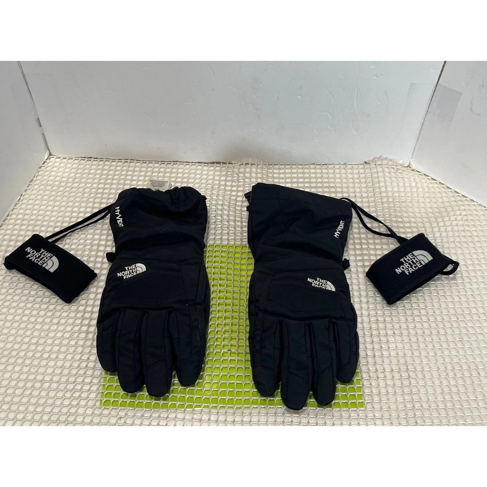 The North Face Womens HyVent Ski Gloves Small Black Waterproof Insulated
Opens in a new window or ta