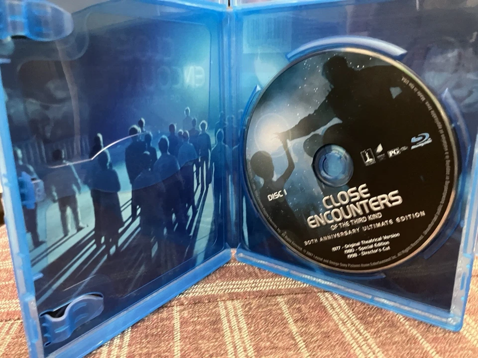 CLOSE ENCOUNTERS OF THE THIRD KIND Blu-ray: Theatrical, Special, Director's Cut - Image 2 of 3