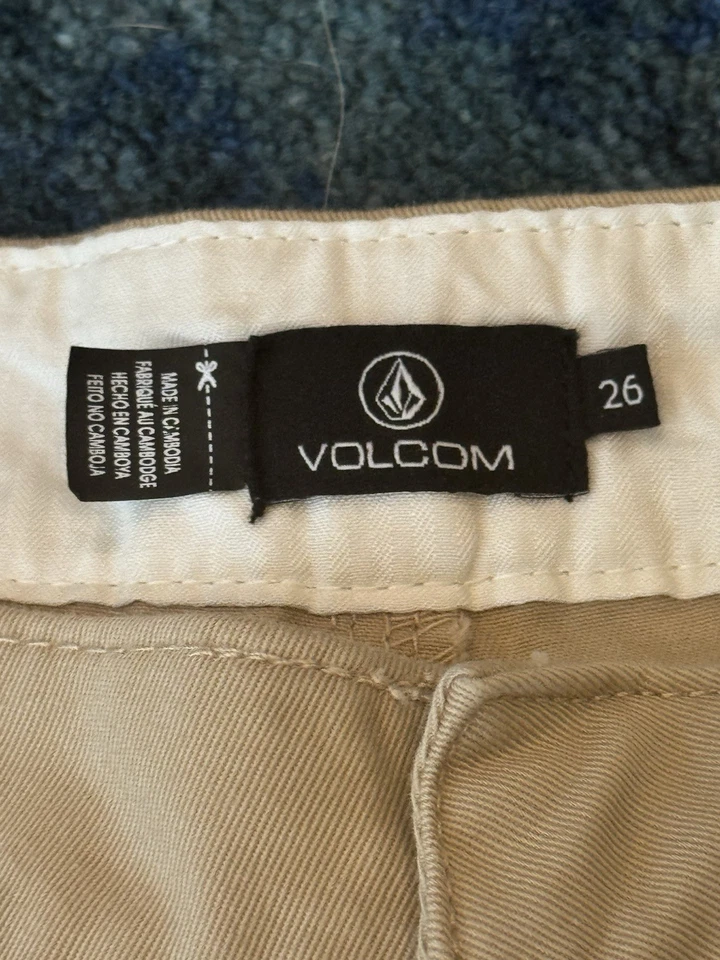 Volcom Women’s Khaki Chino Shorts Size 26 Low Rise Coastal Retro Preppy Surf - Image 2 of 4