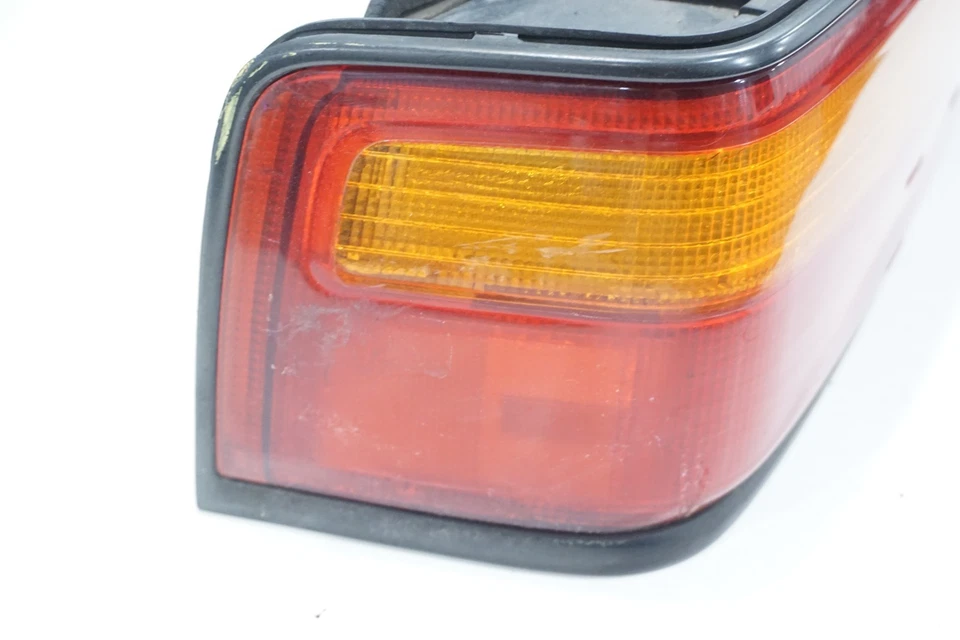 Luz trasera lateral del conductor Honda Civic 1990-91 4 puertas OEM Foto 3 de 4