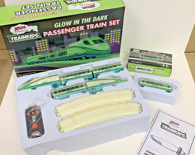 Atlas - HO Scale TRAINKIDS Powered Locomotive Trainset #15000100 With Extra Car