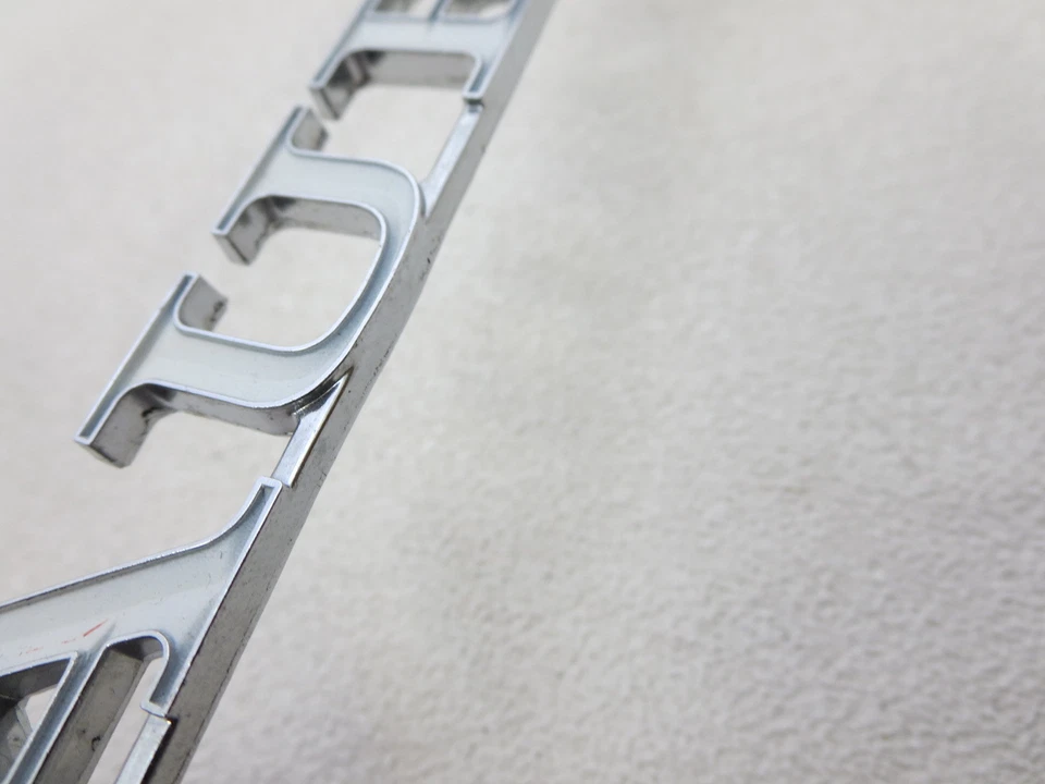 NOS 1970  Canadian Pontiac Laurentian emblem nameplate badge OEM GM script  Foto 4 de 4