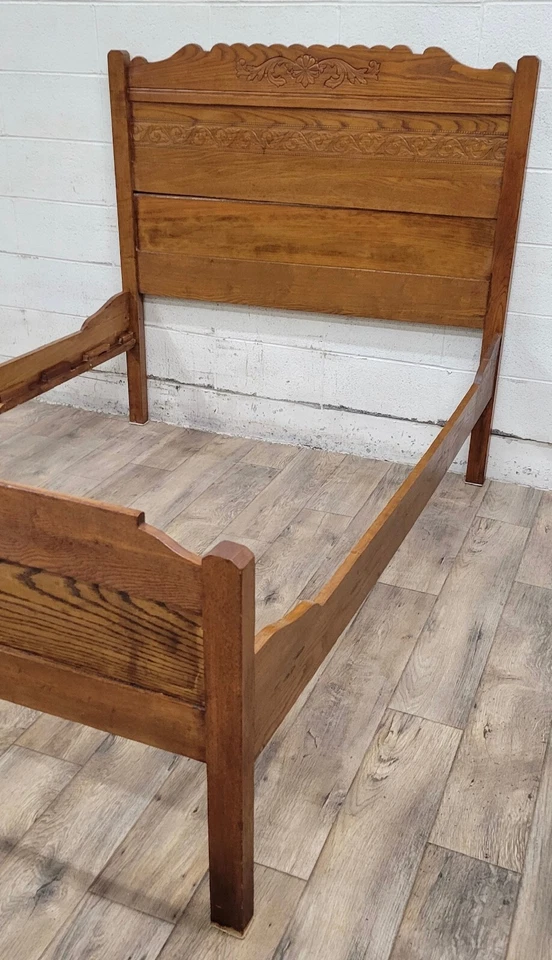 Antigua cama doble victoriana Eastlake con respaldo alto tamaño completo Foto 4 de 4