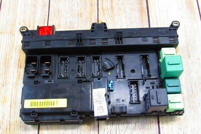 2003 2004 2005 LAND ROVER RANGE ROVER HSE POWER FUSE BOX OEM REAR USED RELAY
