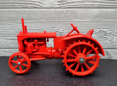 Vintage 1992 Scale Models Allis-Chalmers U Tractor Louisville Farm Show 1:16