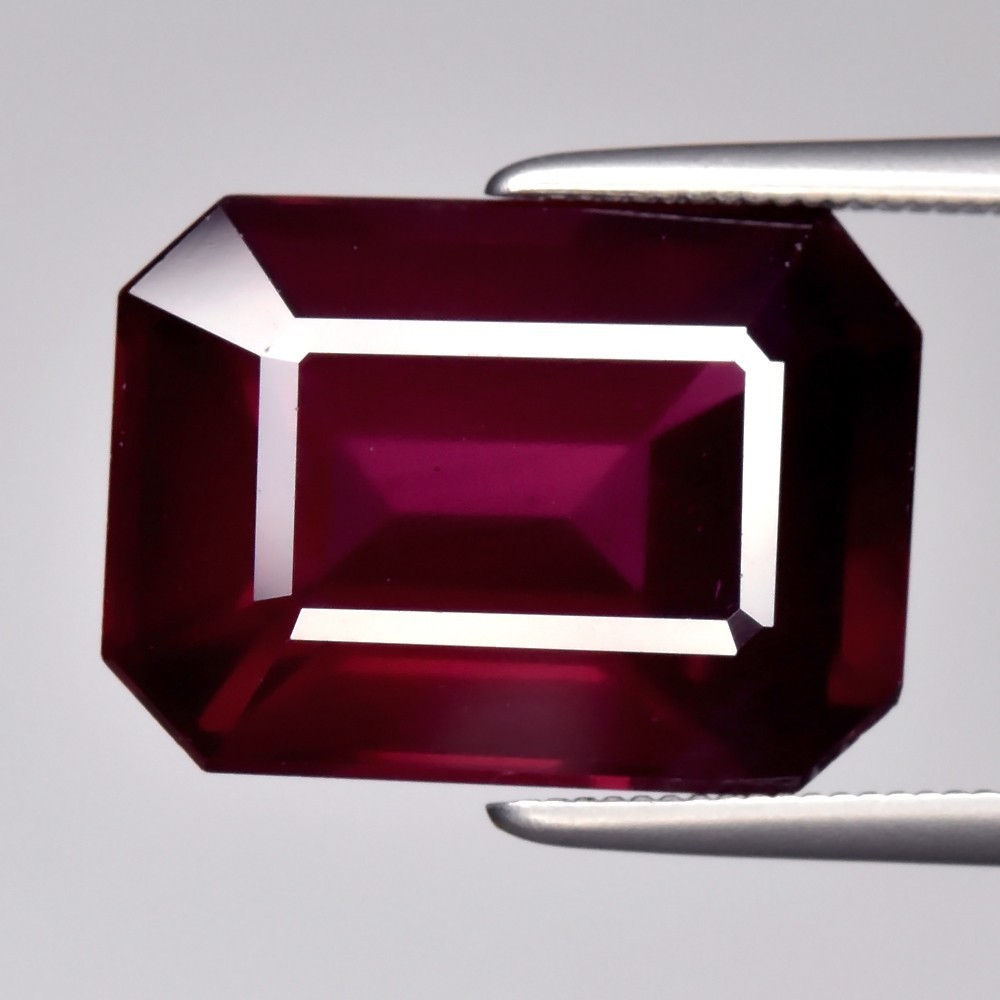 💎 10.18ct Octagon Natural Reddish Purple Rhodolite Garnet - Tanzania Gemstone