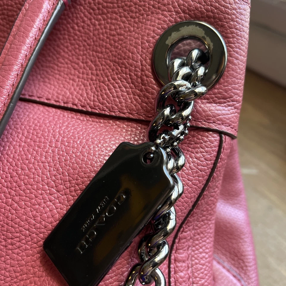 Bolso de Hombro Coach 36855 Turnlock Edie Cuero Guijarro Rosa Usado Foto 3 de 4