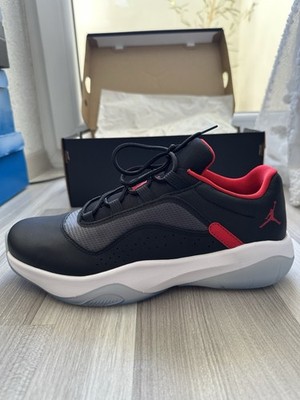 Air Jordan 11 CMFT Low Herrenschuh Weiß/Schwarz/Universitätsrot Größe 41,5