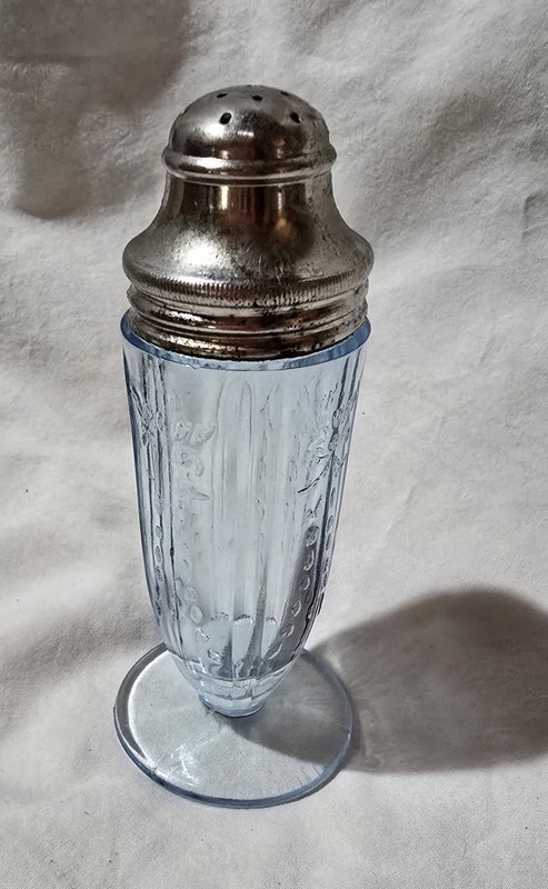 Vintage VERY RARE Federal MADRID Madonna BLUE SALT PEPPER SHAKER EXC. STUNNING