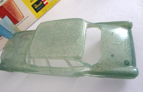 Kit modelo Revell Custometal Metalflake 1962 Plymouth Valiant V-200 - Imagen 12 de 22
