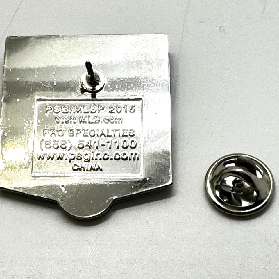 San Francisco Giants vs San Diego Padres 2015 Opening Day Lapel Pin MLB - Image 4 of 4