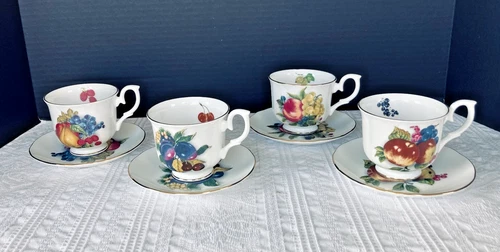 Set of 4 VTG 1970s Royal Nobilta Fine Bone China RNB1 6 oz. Cups & Saucers MINT