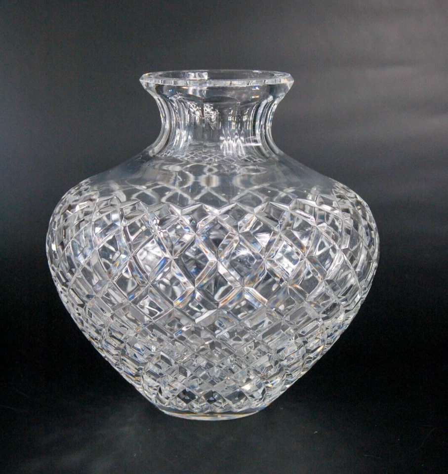 Florero de vidrio con cuello acampanado estrecho estampado de diamantes transparente 8 pulgadas Foto 2 de 4