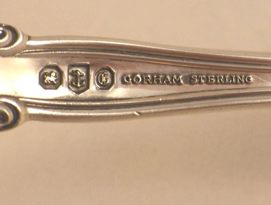 Cuchara para servir de mesa perforada La Scala de Gorham Sterling-8 5/8" Foto 2 de 3