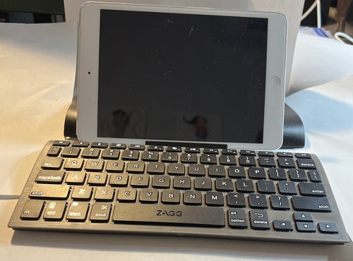 ZAGG key Case Universal Wireless Keyboard for iPad SamSung,Smartphones,Tablets - Picture 5 of 5