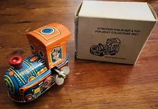 Retro Tin Train Collectors Toy Vintage Decoration Wind Up Locomotive Toy W/ Box