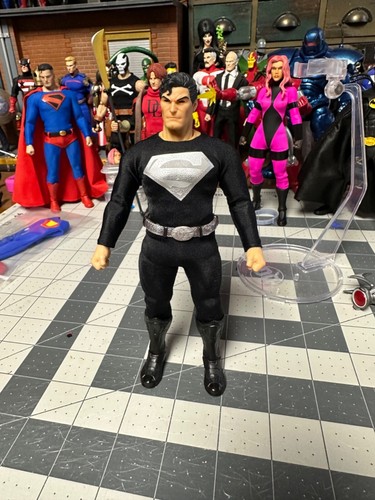 Mezco one 12 superman suits multiple options - 第 21/31 張圖片