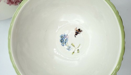 HALLMARK MARJOLEIN BASTIN NATURE'S SKETCHBOOK STACKING TEAPOT & CUP bees - Picture 11 of 12