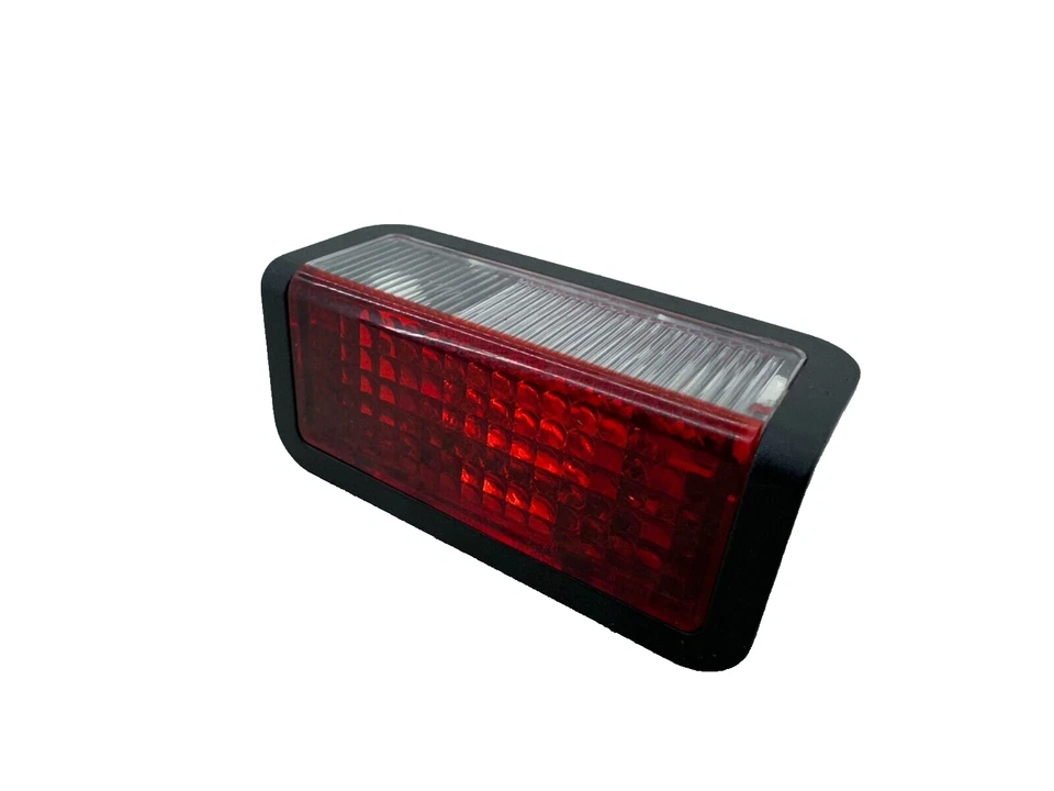 2018 BMW 650i GRAN COUPE REAR RIGHT LOWER BOOT LID REFLECTOR OEM 9-185-401-A105 - Image 3 of 4