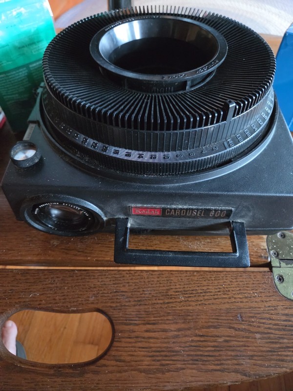 Kodak Carousel 600 Slide Projector with Tray 