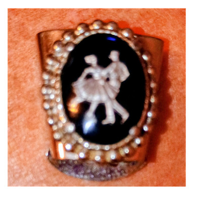 Gold Tone Black Oval Cameo Style Scarf Clip Metal Art Theme Women's