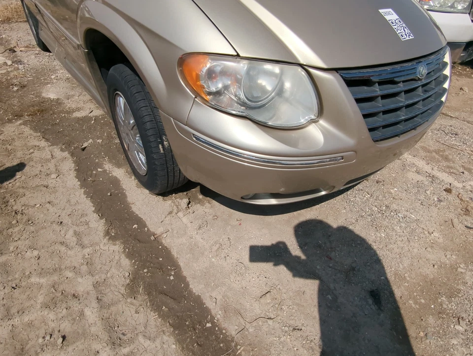 2005-2007 Chrysler Town & Country Front Bumper - Oem JX4BS Foto 3 de 3