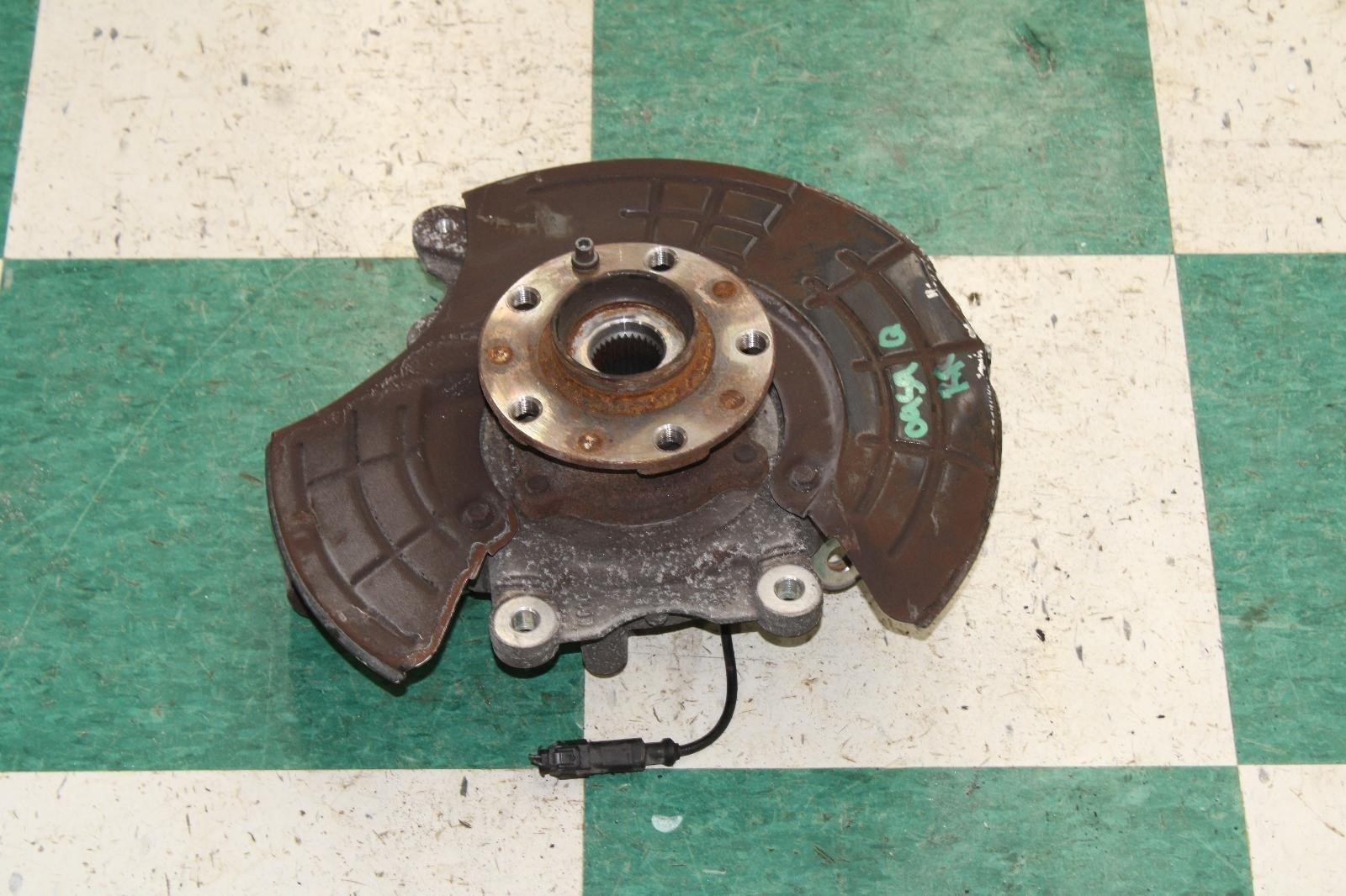 14-17 Ghibli 3.0L Rear Passenger Side Right RH Spindle Knuckle Hub Factory OEM