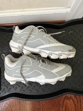 Under Armour Men’s Baseball Cleats size 9.5 white/grey