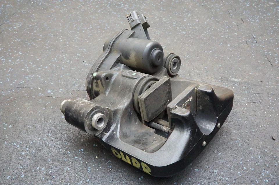 Pinza de freno de emergencia de estacionamiento trasera derecha 11C0054CP McLaren 650S MP4-12C 12C Foto 4 de 4