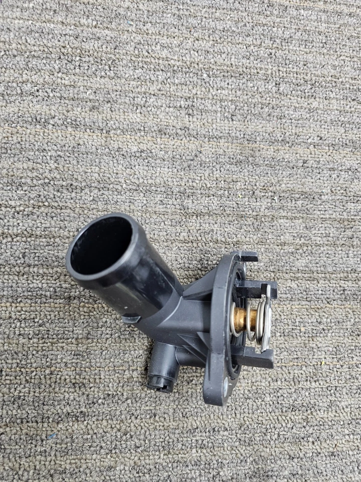 Carcasa termostato para Chrysler 300 Dodge Challenger Charger 3,6 L 11-18 49549 Foto 3 de 4