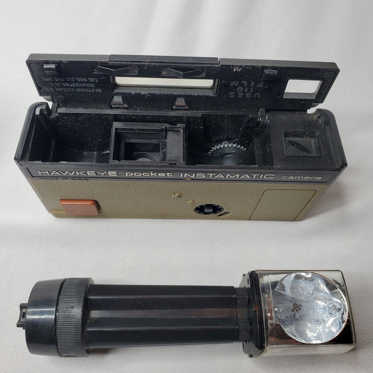 VTG Kodak Hawkeye Pocket Instamatic Film Camera w Flash & Pleather