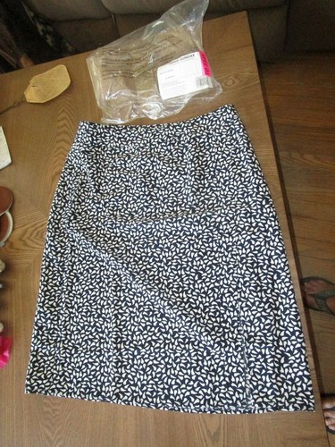 NWT Paris Sunday Blue & White Skirt Sexy Front Slit Size L Polyester hidden zipp - Picture 2 of 5