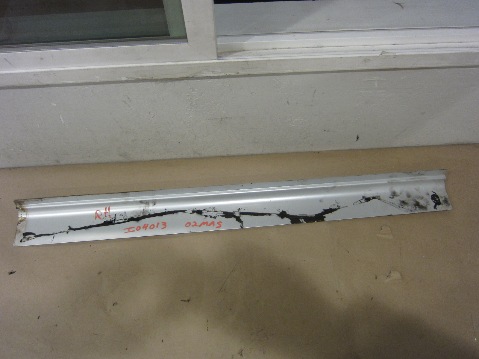 Maserati 4200 - Rh Sill Plate / Under Door Moulding - P/N 386100314