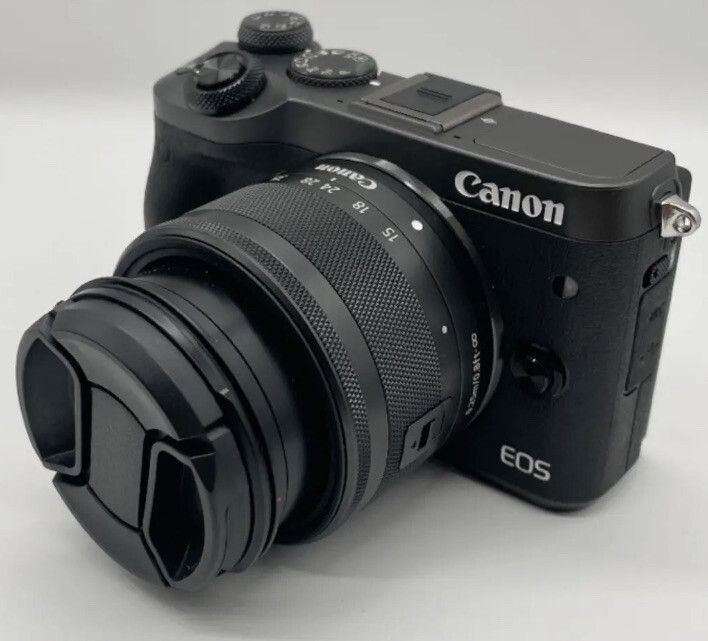 CANON EOS M6 digital camera kit w. 15-45mm lens / flash made CANON EOS M6 digital camera kit w. 15-45mm lens / flash made