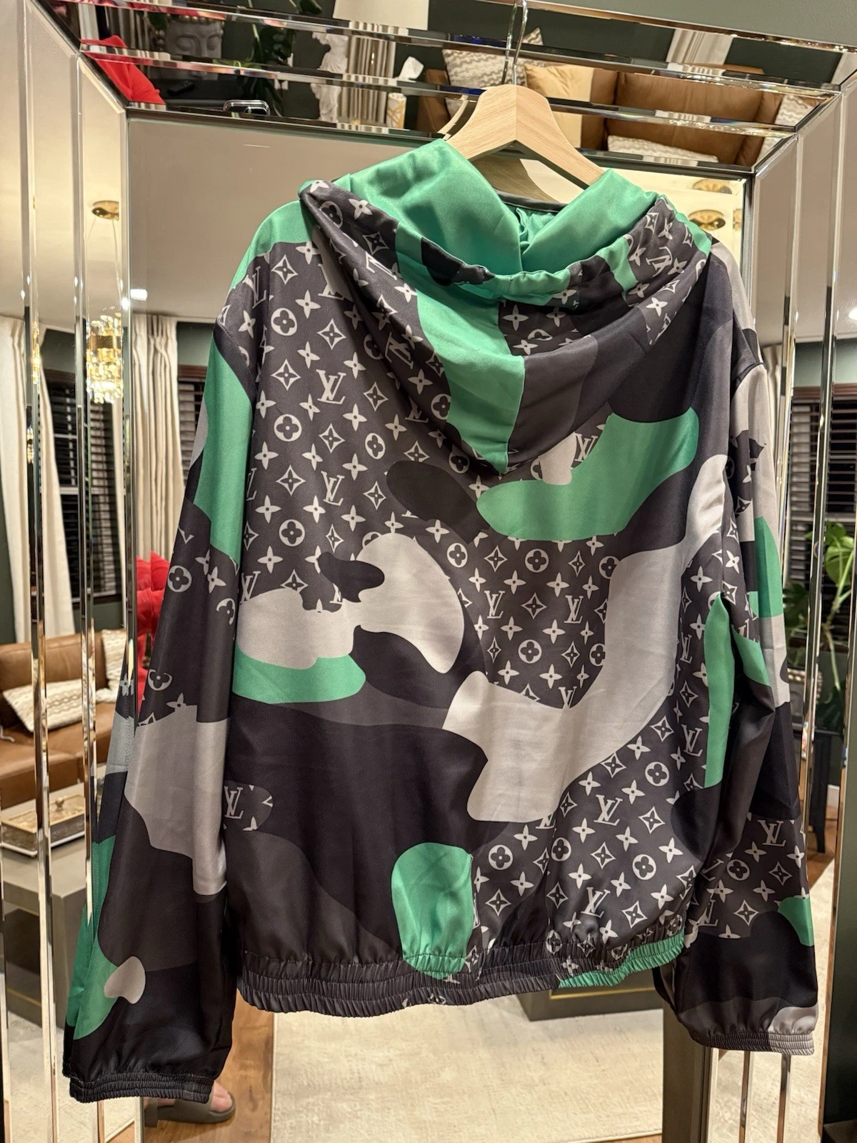 LOUIS VUITTON（LV） Giacca a vento Louis Vuitton X KidSuper FW23 ritratto patchwork con cappuccio 50
