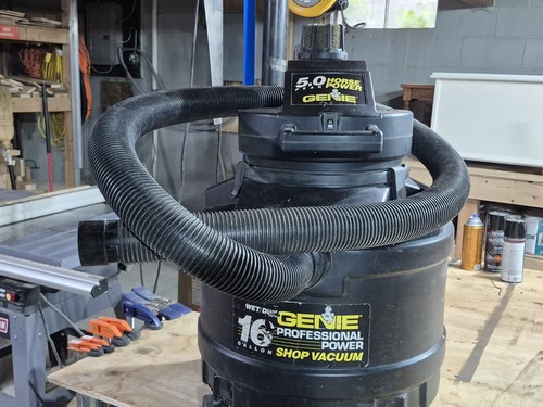 Genie 5 Horse Power Wet/Dry Shop Vacuum 12Amp with Accessories