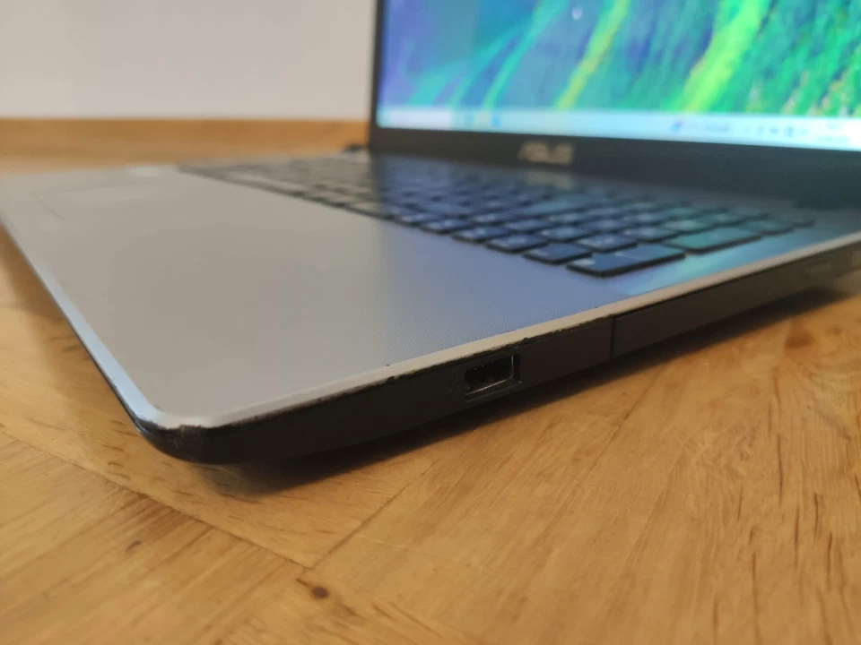 ASUS F550VB-XX028H Notebook i5-3230M 4GB RAM 120GB SSD 15,6" Bastlerware - Bild 2 von 4