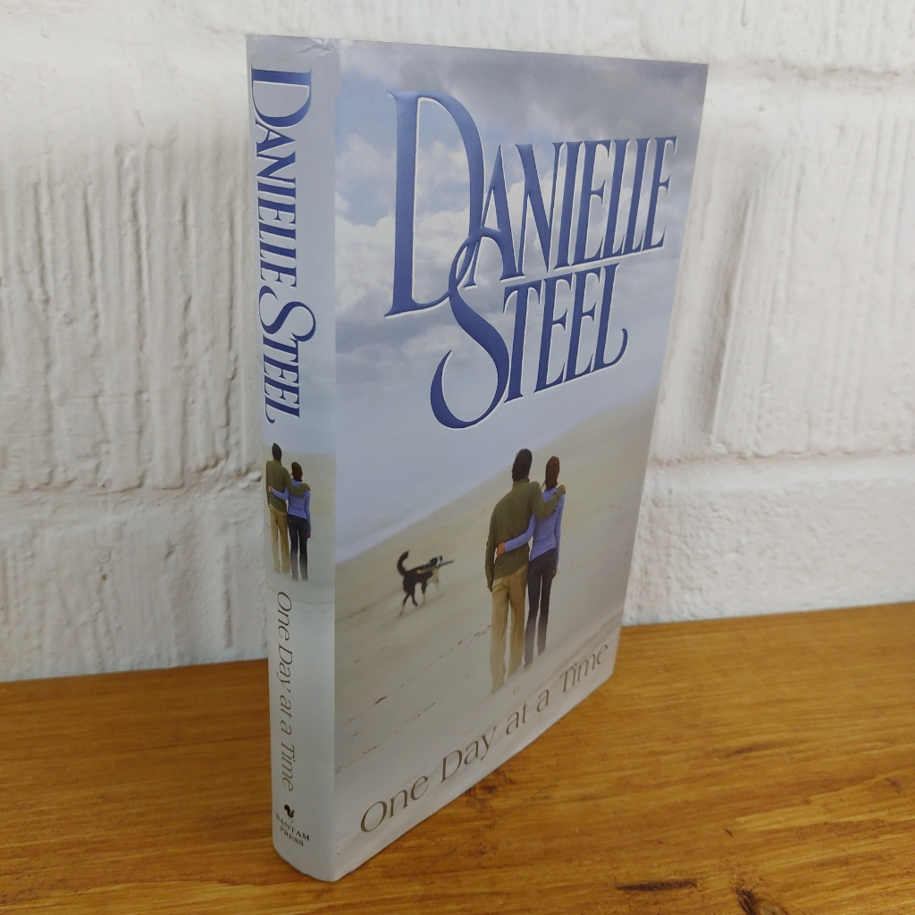 One Day at a Time by Danielle Steel (Hardcover, 2009)