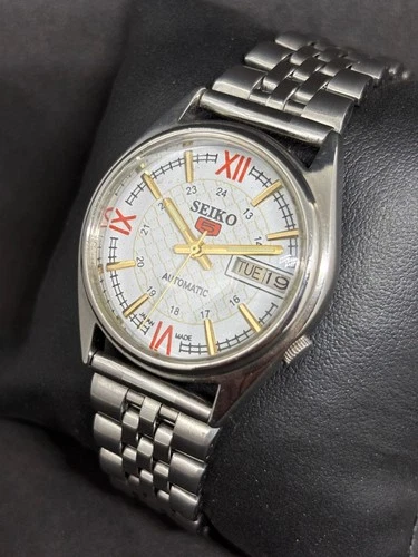 Vintage Refurbished Seiko 5 Automatic Day/Date Japan Men's Wrist Watch